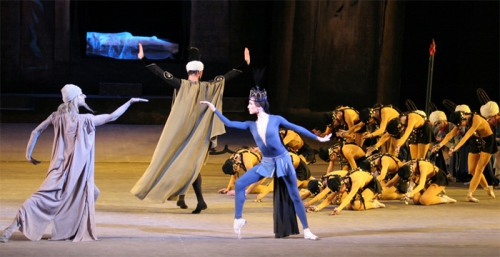 В Москве состоится премьера восстановленного спектакля Арифа Меликова "Легенда о любви" (ФОТО)