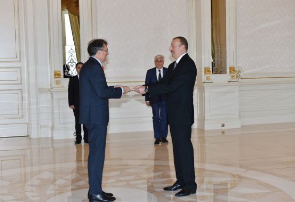 Президент Азербайджана принял верительные грамоты посла Сербии