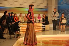 Участницы международной конференции высоко оценили азербайджанские национальные костюмы (ФОТО)