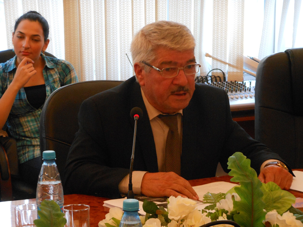 В Баку обсуждены вопросы преподавания на примере произведений Михаила Лермонтова (ФОТО)