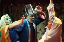 Министр культуры и туризма  посетил государственный театр YUĞ