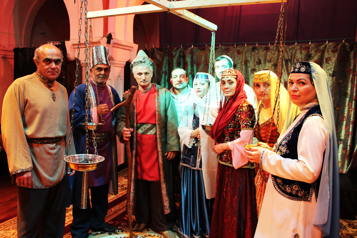 Министр культуры и туризма  посетил государственный театр YUĞ