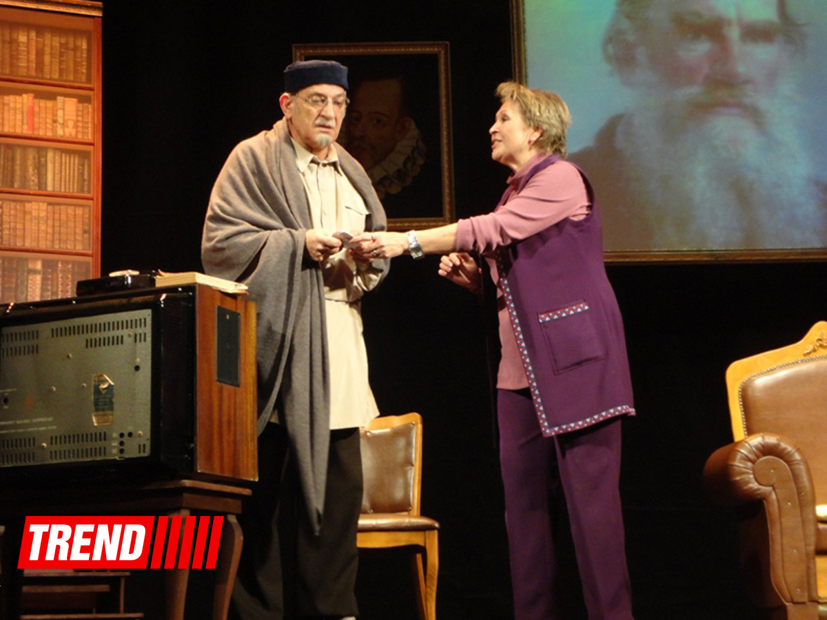 Юрий и Наталья Балиевы отметили юбилей на сцене бакинской Русдрамы: история о том, как уходил супруг от супруги (ФОТО)