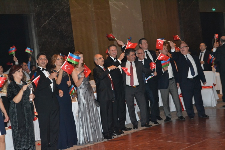 В Баку прошел вечер классической музыки Ойи Эргюн  и Энгина Аталая (ФОТО)