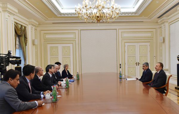 Ильхам Алиев принял делегацию во главе с президентом АБР