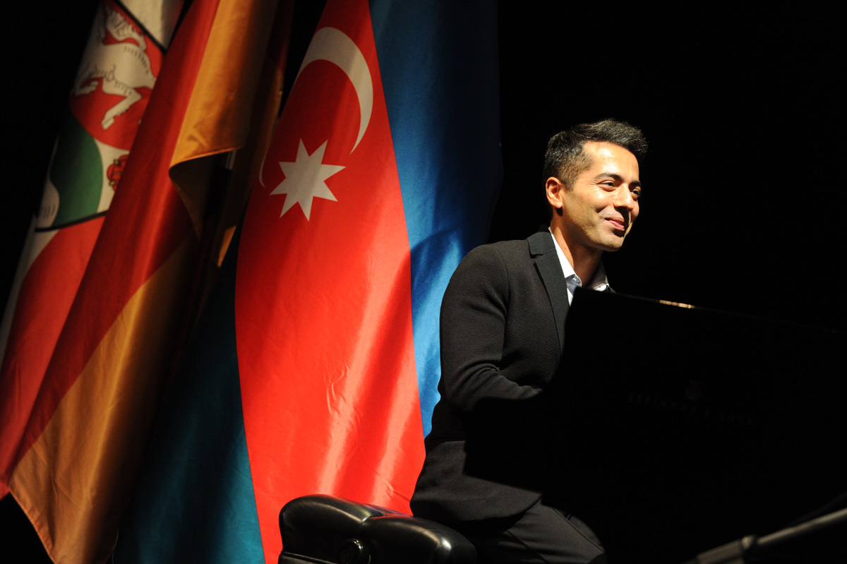 В Дюссельдорфе при организации Фонда Гейдара Алиева прошел вечер азербайджанской культуры (ФОТО)