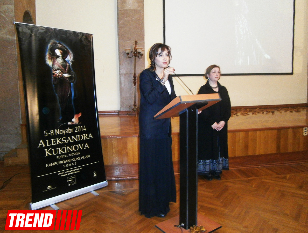 Изысканность фарфоровых кукол Александры Кукиновой - выставка в Баку (ФОТО)