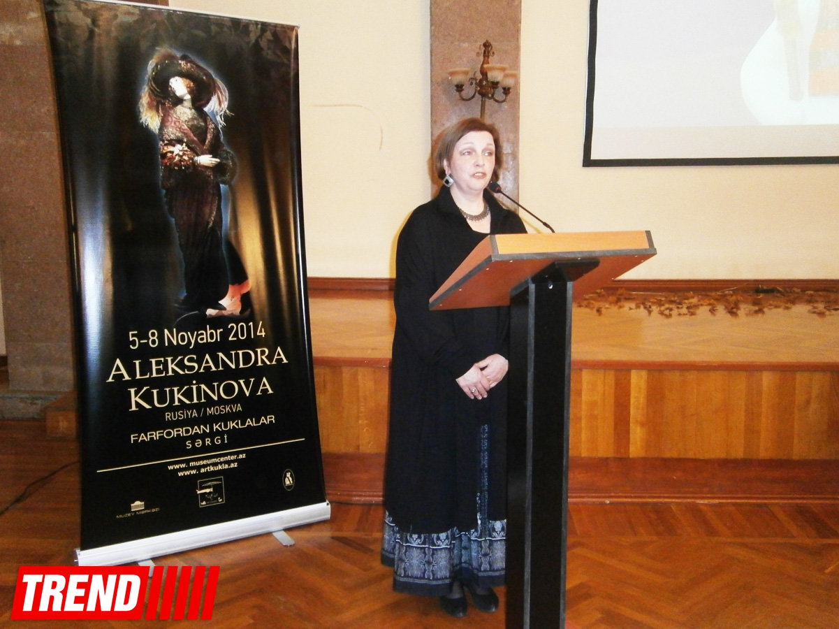 Изысканность фарфоровых кукол Александры Кукиновой - выставка в Баку (ФОТО)