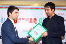 В Баку наградили победителей конкурса "Walpaper", посвященного Дню Государственного флага (ФОТО)