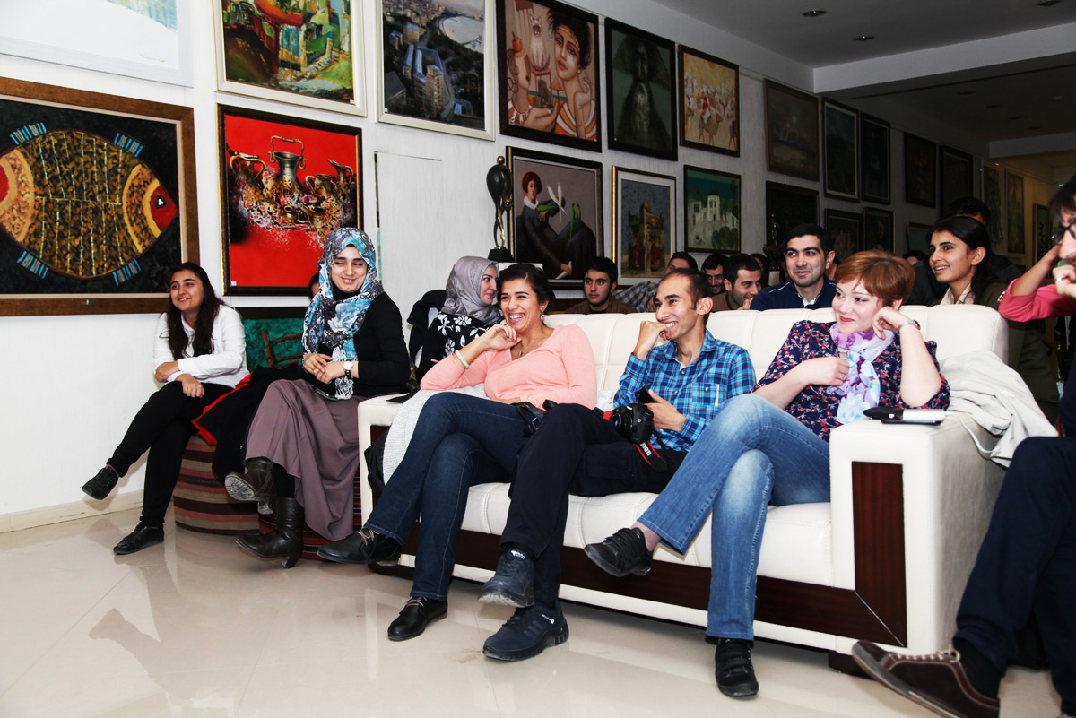 Испанский фотограф провел мастер-класс в Баку (ФОТО)