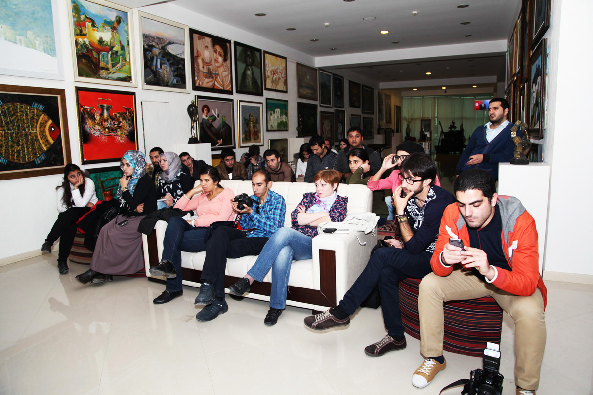 Испанский фотограф провел мастер-класс в Баку (ФОТО)