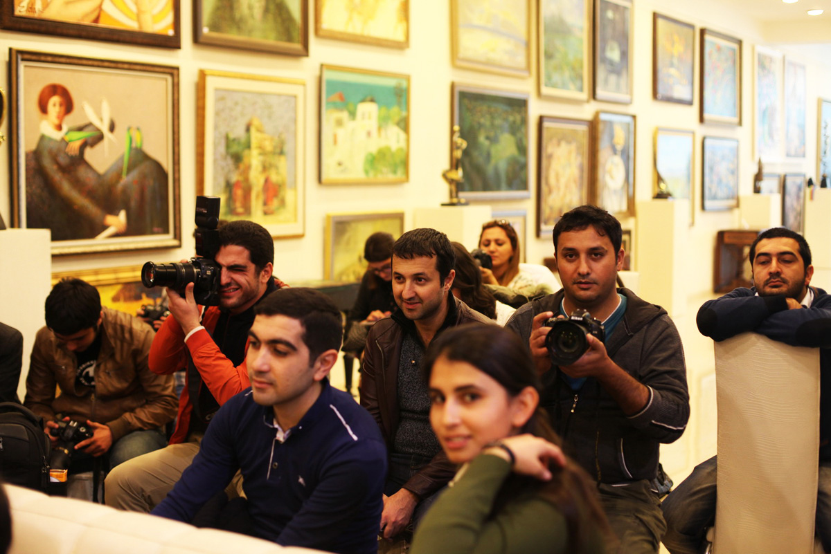 Испанский фотограф провел мастер-класс в Баку (ФОТО)