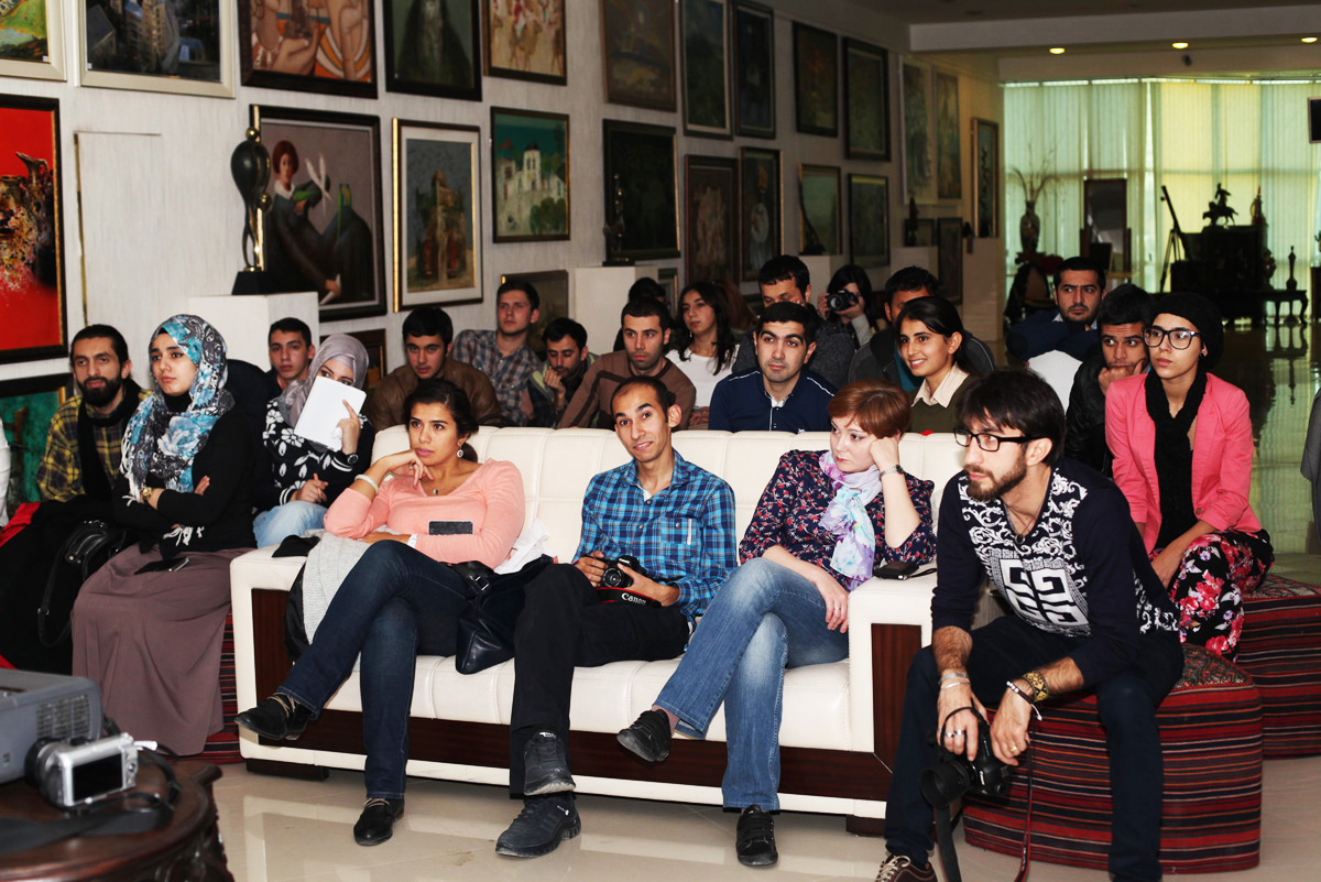 Испанский фотограф провел мастер-класс в Баку (ФОТО)