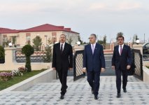 Президент Ильхам Алиев принял участие в открытии нового поселка, построенного в Гяндже для вынужденных переселенцев (ФОТО)