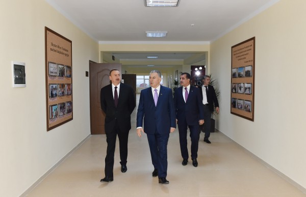 Президент Ильхам Алиев принял участие в открытии нового поселка, построенного в Гяндже для вынужденных переселенцев (ФОТО)
