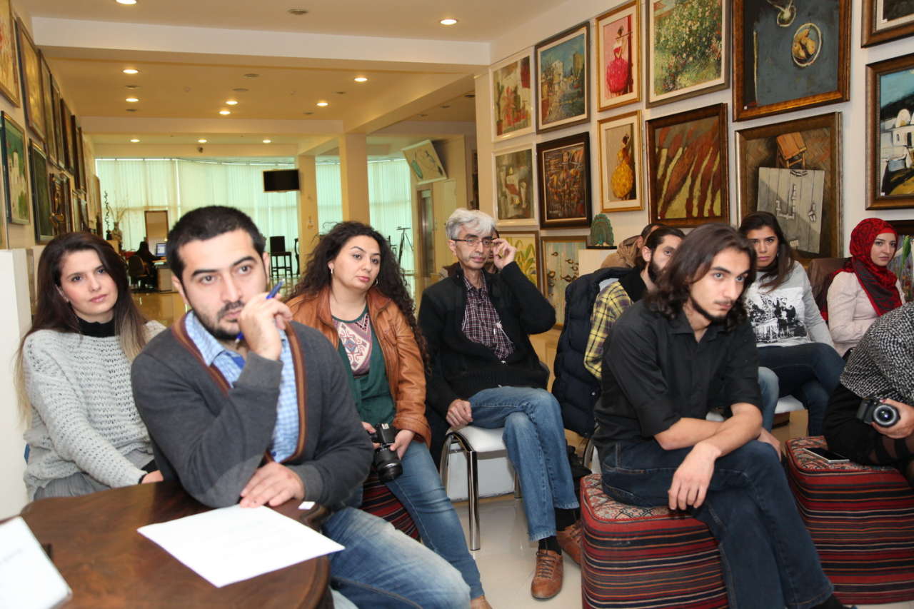 В Баку прошел мастер-класс Джеральда Кирнана, посвященный фотографиям интерьера (ФОТО)