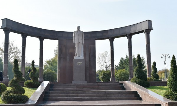 Президент Ильхам Алиев прибыл в Шамкирский район (ФОТО)
