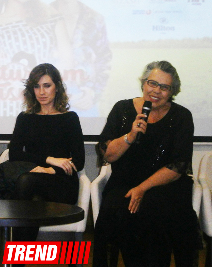 Турецкие звезды кино в Баку - сотни поклонниц и признания в любви (ВИДЕО-ФОТО)