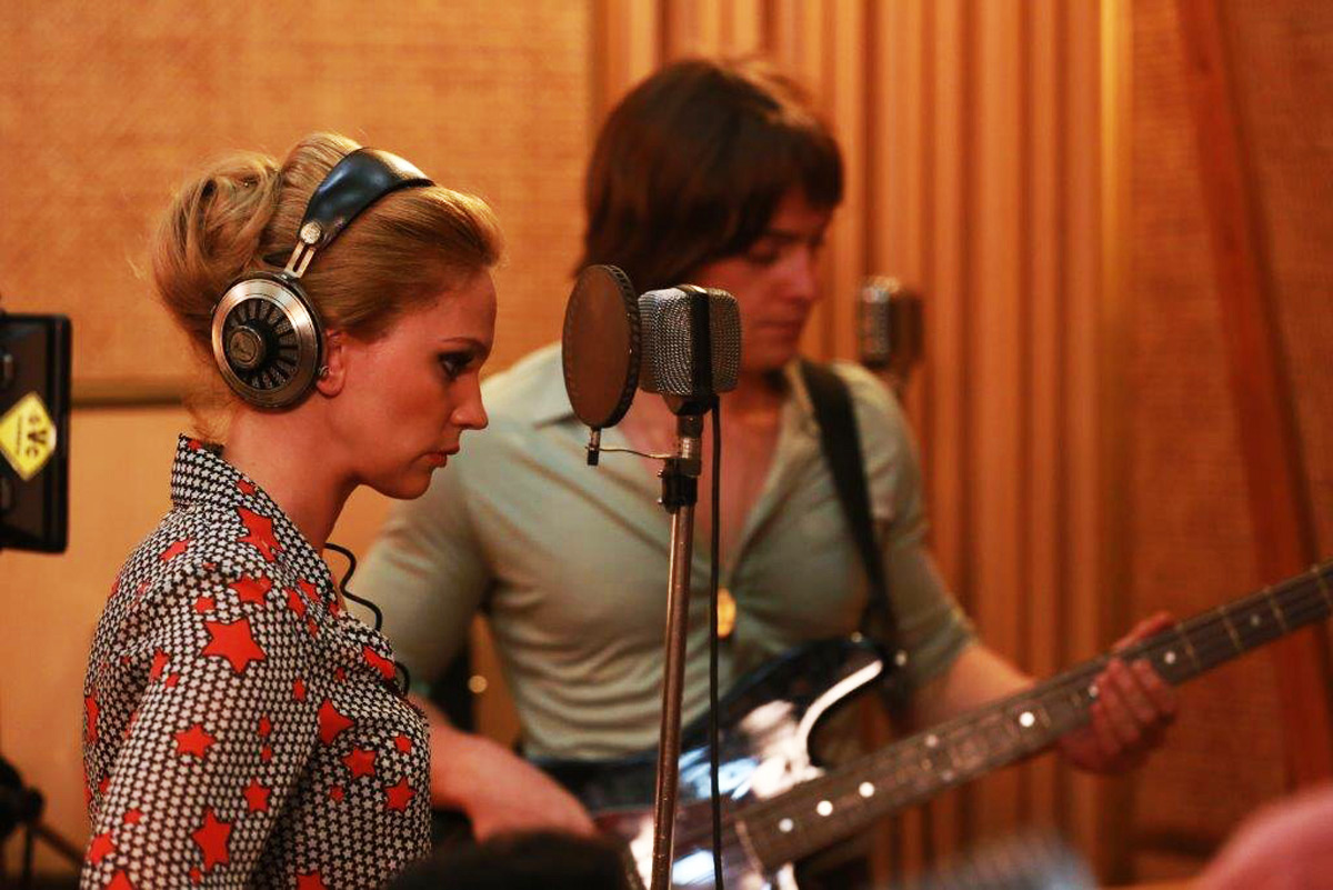 Турецкие звезды кино в Баку - сотни поклонниц и признания в любви (ВИДЕО-ФОТО)