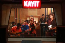 Турецкие звезды кино в Баку - сотни поклонниц и признания в любви (ВИДЕО-ФОТО)