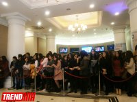 Турецкие звезды кино в Баку - сотни поклонниц и признания в любви (ВИДЕО-ФОТО)