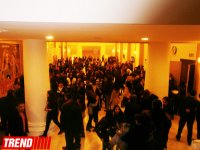 Турецкие звезды кино в Баку - сотни поклонниц и признания в любви (ВИДЕО-ФОТО)