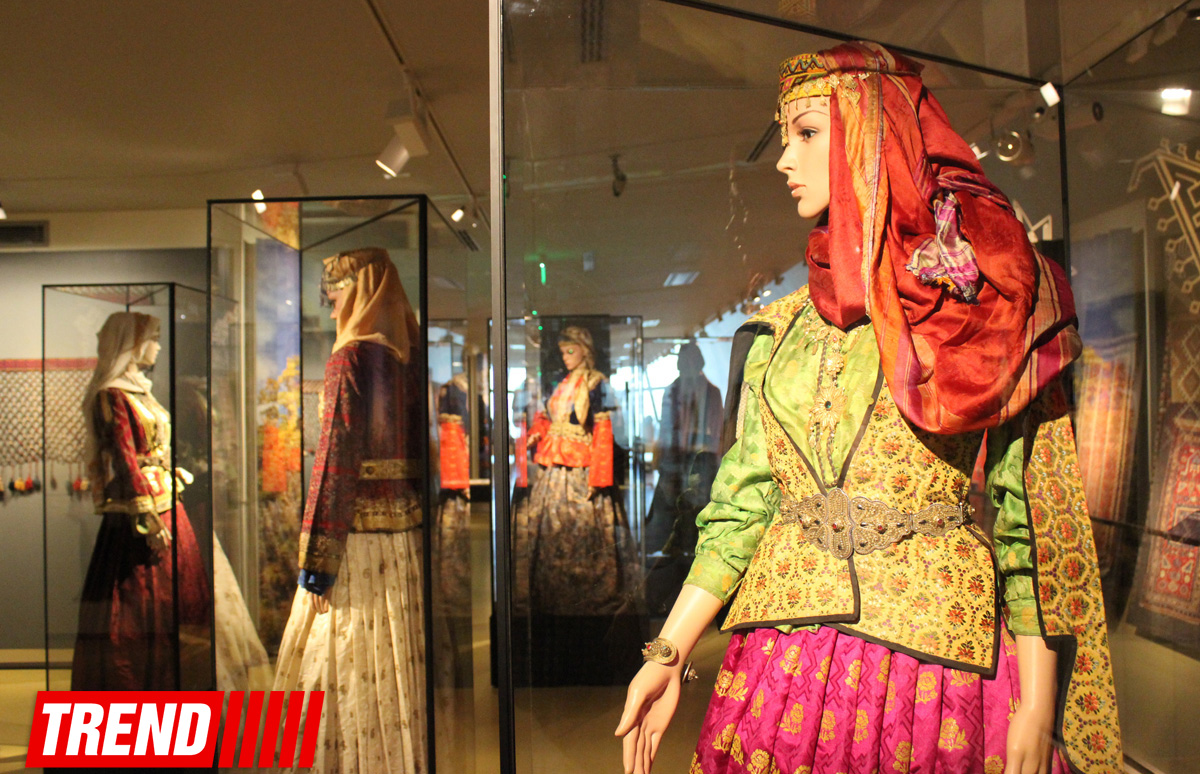 Великолепие азербайджанских женских национальных костюмов (ФОТО)