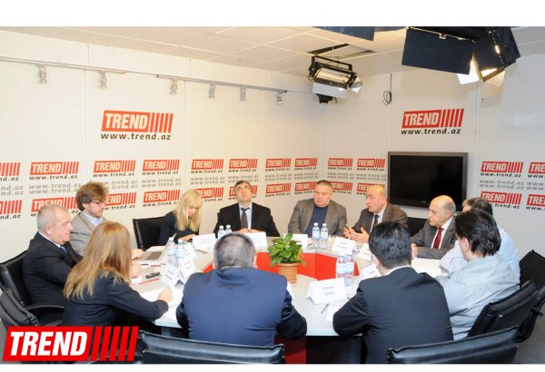 В АМИ Trend прошел «круглый стол» «Постсоветское пространство: цивилизационные аспекты современных кризисов и конфликтов» (ФОТО)