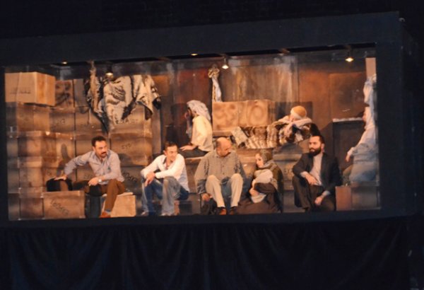 Турецкий театр представил в Баку премьеру спектакля  “Nereye” (ФОТО)