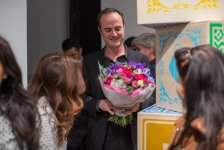 В галерее "YAY" открылась персональная выставка Деяна Калудьеровича "Интервью: Азербайджан" (ФОТО)