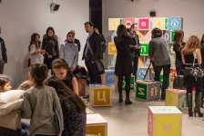 В галерее "YAY" открылась персональная выставка Деяна Калудьеровича "Интервью: Азербайджан" (ФОТО)