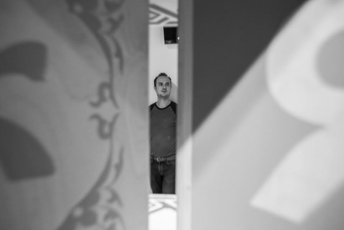 В галерее "YAY" открылась персональная выставка Деяна Калудьеровича "Интервью: Азербайджан" (ФОТО)