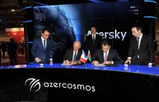 Президент Азербайджана принял участие в открытии выставки "Bakutel-2014"  (ФОТО)