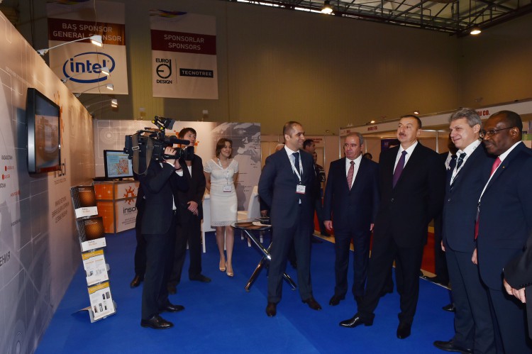 Президент Азербайджана принял участие в открытии выставки "Bakutel-2014"  (ФОТО)