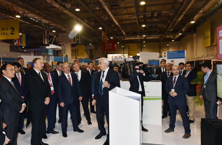 Президент Азербайджана принял участие в открытии выставки "Bakutel-2014"  (ФОТО)