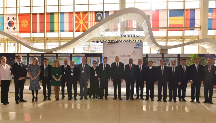 Президент Азербайджана принял участие в открытии выставки "Bakutel-2014"  (ФОТО)