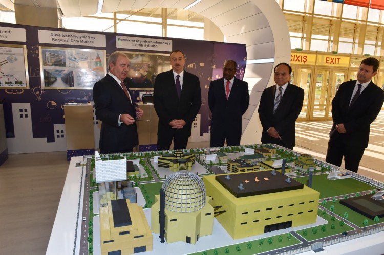 Президент Азербайджана принял участие в открытии выставки "Bakutel-2014"  (ФОТО)