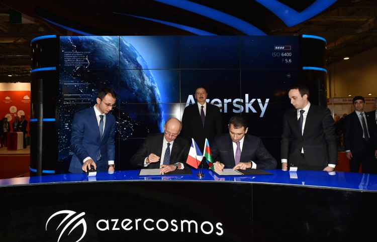 Президент Азербайджана принял участие в открытии выставки "Bakutel-2014"  (ФОТО)