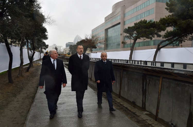 Президент Ильхам Алиев ознакомился с ходом работ в комплексе фонтанов и водопадов в Хатаинском районе Баку (ФОТО)