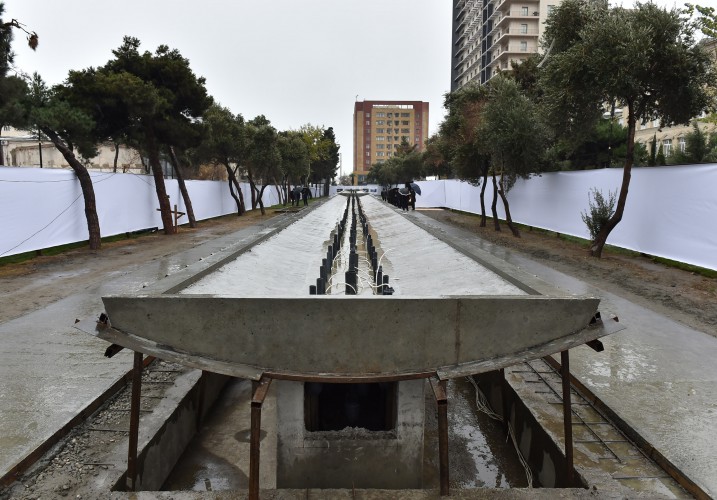 Президент Ильхам Алиев ознакомился с ходом работ в комплексе фонтанов и водопадов в Хатаинском районе Баку (ФОТО)