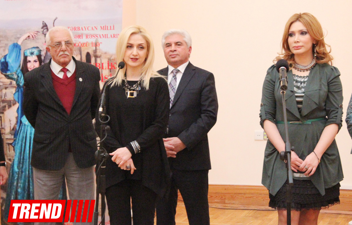 Азербайджанские национальные костюмы глазами художников  - награждение участников выставки (ФОТО)