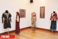 Азербайджанские национальные костюмы глазами художников  - награждение участников выставки (ФОТО)
