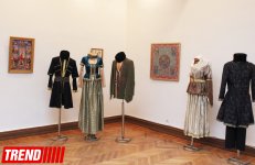 Азербайджанские национальные костюмы глазами художников  - награждение участников выставки (ФОТО)