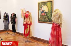 Азербайджанские национальные костюмы глазами художников  - награждение участников выставки (ФОТО)