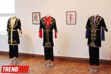 Азербайджанские национальные костюмы глазами художников  - награждение участников выставки (ФОТО)