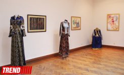 Азербайджанские национальные костюмы глазами художников  - награждение участников выставки (ФОТО)