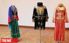Азербайджанские национальные костюмы глазами художников  - награждение участников выставки (ФОТО)