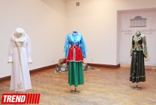 Азербайджанские национальные костюмы глазами художников  - награждение участников выставки (ФОТО)