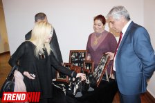 Азербайджанские национальные костюмы глазами художников  - награждение участников выставки (ФОТО)