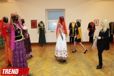 Азербайджанские национальные костюмы глазами художников  - награждение участников выставки (ФОТО)